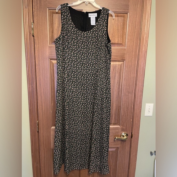 Danny & Nicole Dresses & Skirts - Danny & Nicole Maxi Dress Size 18 Sleeveless Black with Small Floral Print